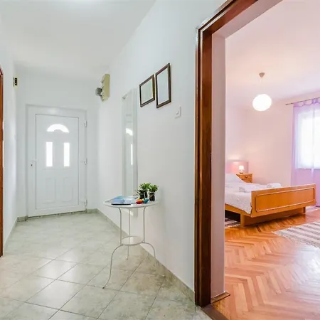 Rajna Apartment *