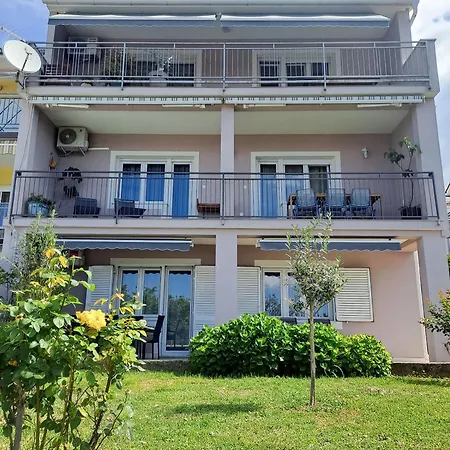 Apartment Rajna *